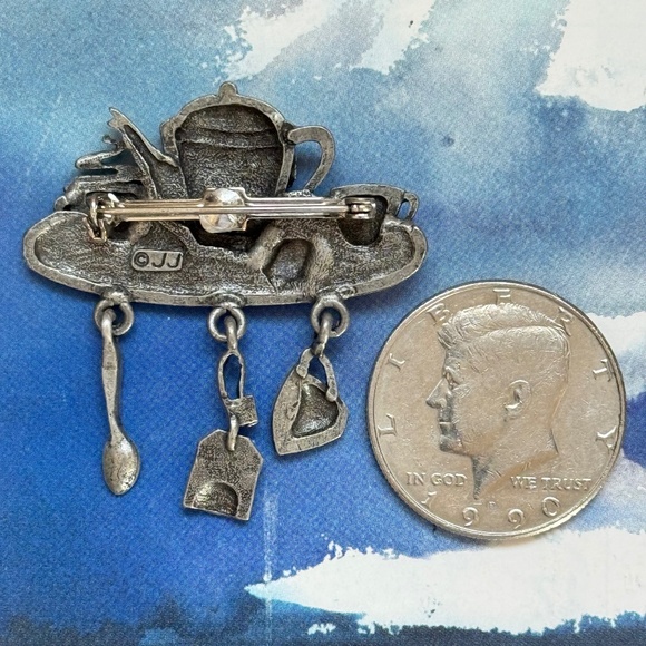 VINTAGE JONETTE JEWELRY Brooch Tea Time Matte Silver - Picture 4 of 5